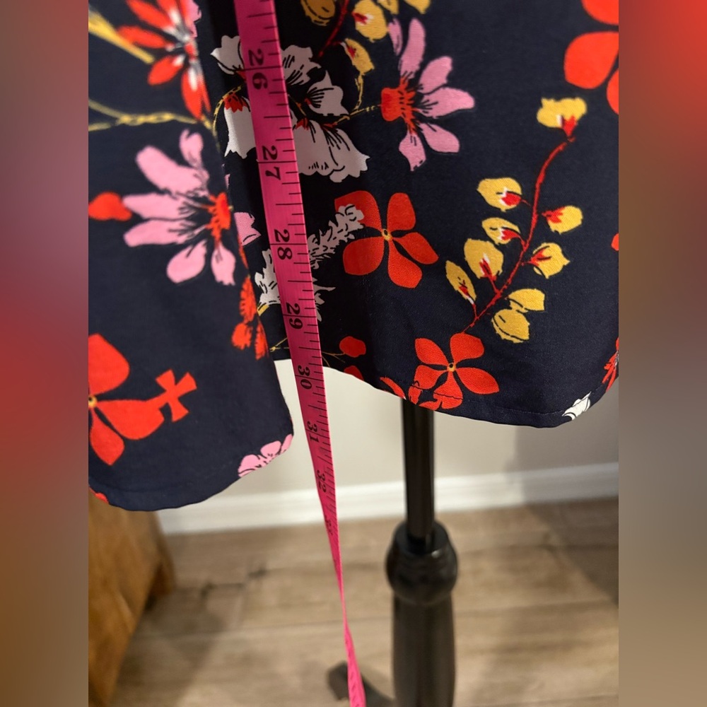 BLOOMCHIC 
Sweet Floral Blouse, Navy 22-24 - Picture 6 of 10
